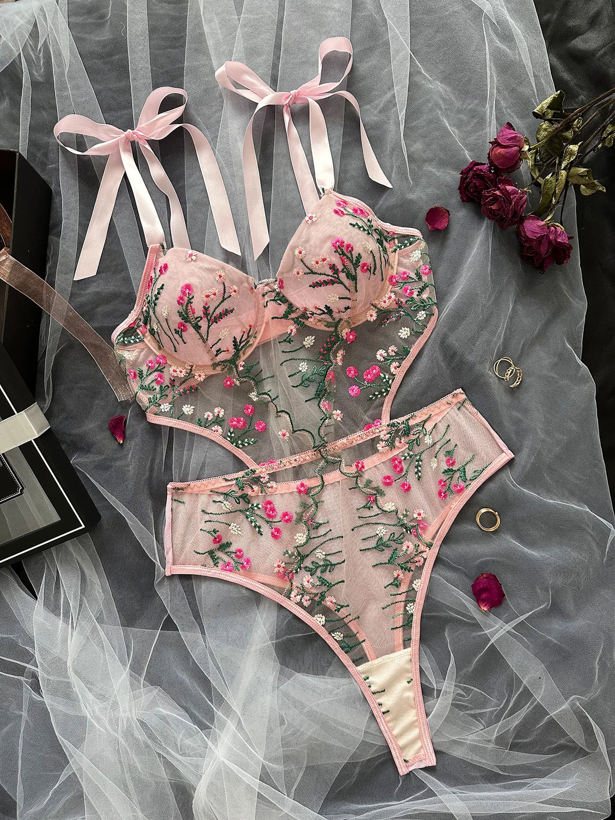 Bra and Panties Sets Thong and Bra Lace Floral